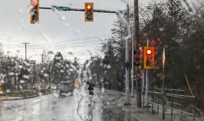 An atmospheric river is expected to bring heavy rain this weekend, impacting road conditions and visibility. 

Take extra care while driving and remember to slow down and #watch4pedestrians, especially in low-visibility areas. #DriveSafe 

Learn more: ow.ly/u8zo50TOwjf