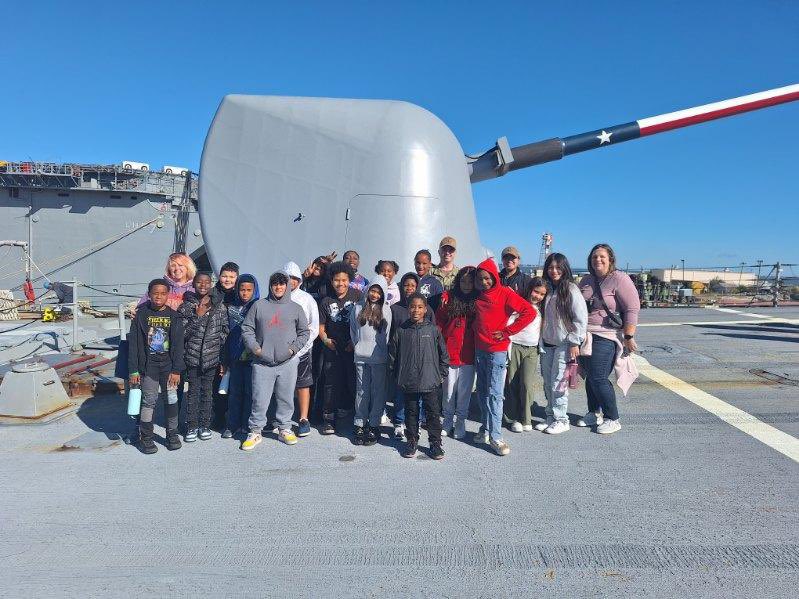 153_es's tweet photo. Oceanair went to STEM day at Naval Station Norfolk today @NPSchools_VA @KatrinaRountree https://t.co/04JY0hIc2W