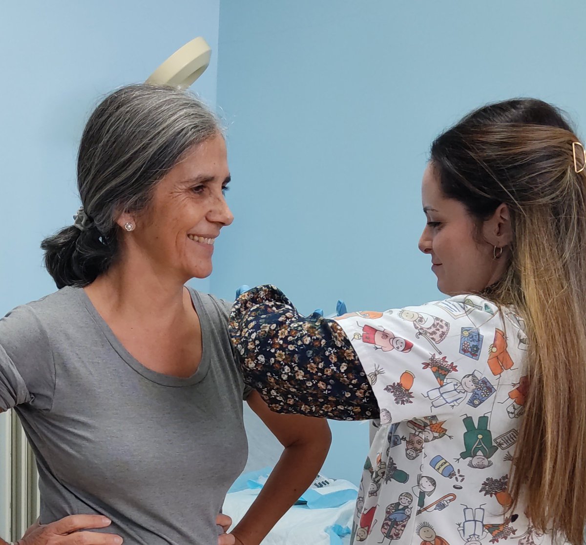 Bepasan's tweet photo. Hoy hemos empezado la campaña de vacunación frente a gripe y COVID en Castilla la Mancha. Yo me vacuno por mi salud, la de mi familia y mis pacientes #GripeNoGracias #CovidNoGracias https://t.co/RCJlS3CF5N
