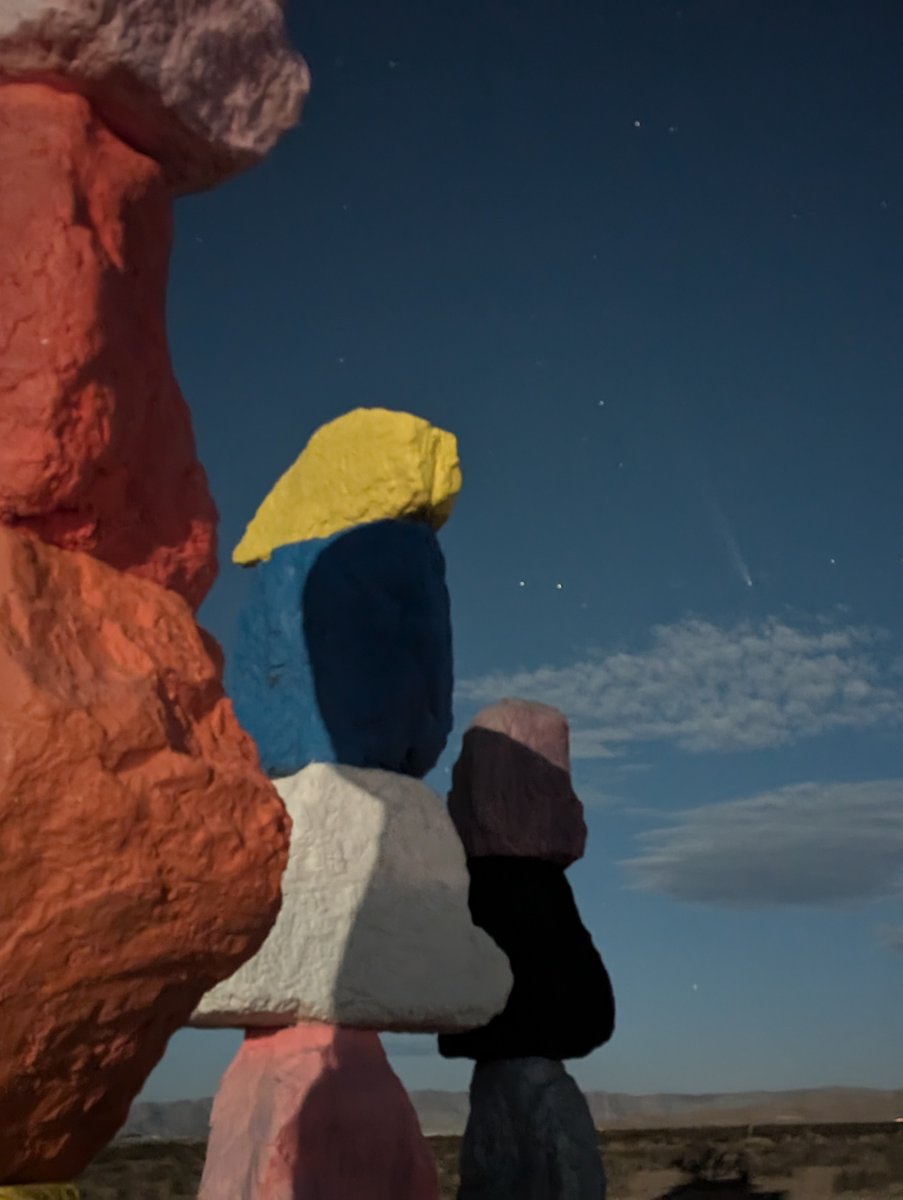 biochembrad1's tweet photo. Some snaps of #CometTsuchinshanATLAS over Seven Magic Mountains last night. #comet #lasv https://t.co/uNoXc7c95h
