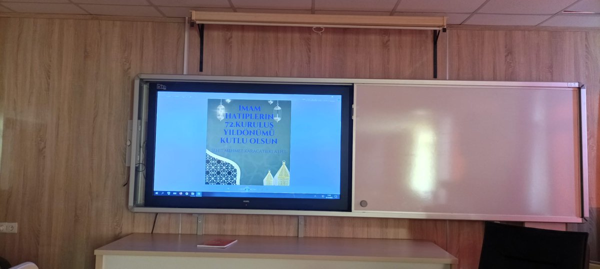 İmam hatipler haftası münasebetiyle okulumuz konferans salonunda okulumuz öğretmeni Ali Doğan tarafından İmam hatiplerin dünü bugünü konulu konferans verildi ayrıca öğrencilerimize İmam hatiplerin kuruluşu ile ilgili video ve slayt izlettirildi.
