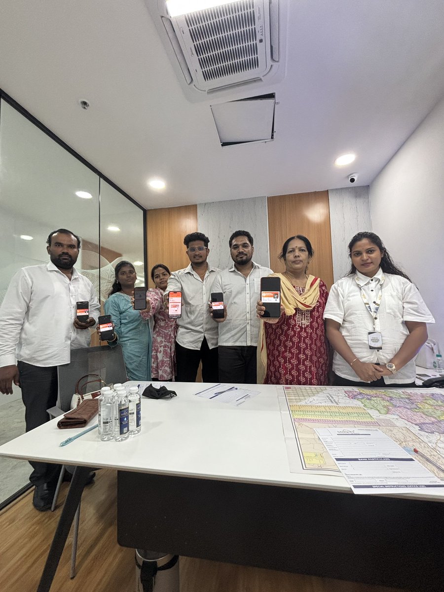 KomaliNaik's tweet photo. Today’s BJP membership drive in our office capital park and Secunderabad railway station, #bjpmembership #bjymmemebershipdrive #bjp #bjp4india #bjp4telangana #bjym4india #bjym4telangana https://t.co/mEJeByZLBB