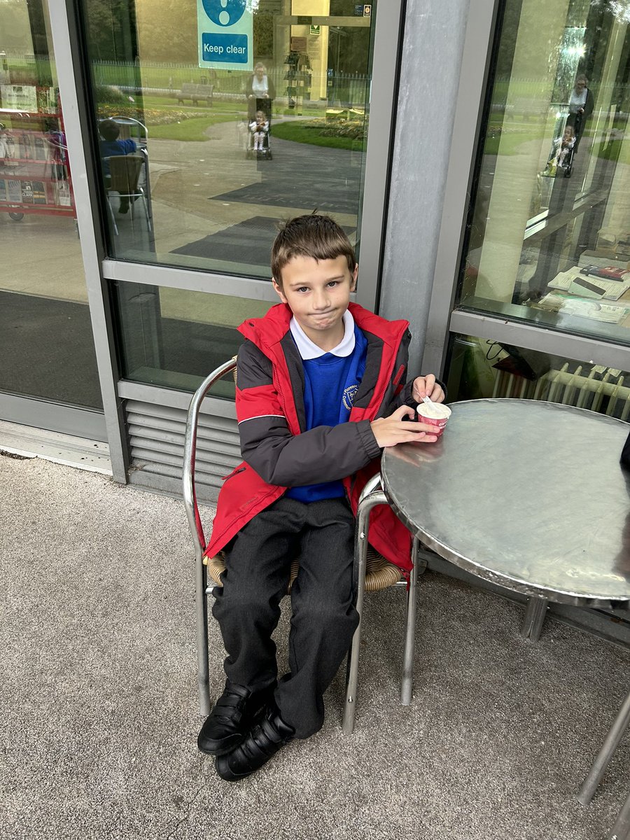 Flomellynews's tweet photo. Our core values award winners were treated to an enrichment trip out with Mr Leach and Mr Doyle today! Ice cream and a play in the park, what a great way to finish the week #flomellydreams #flomellyenrichment #flomellycorevalues https://t.co/5o5SMIsG01
