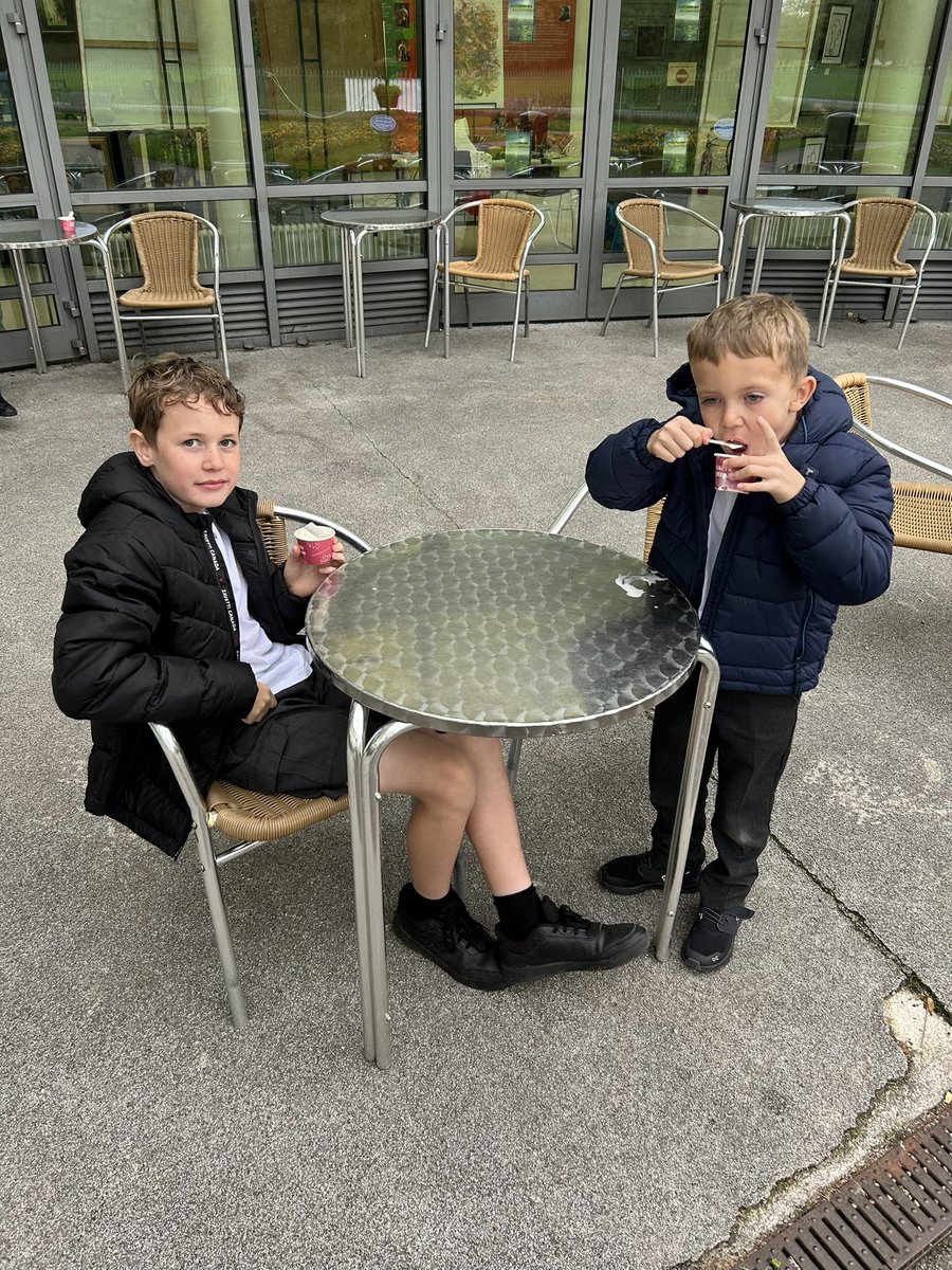 Flomellynews's tweet photo. Our core values award winners were treated to an enrichment trip out with Mr Leach and Mr Doyle today! Ice cream and a play in the park, what a great way to finish the week #flomellydreams #flomellyenrichment #flomellycorevalues https://t.co/5o5SMIsG01