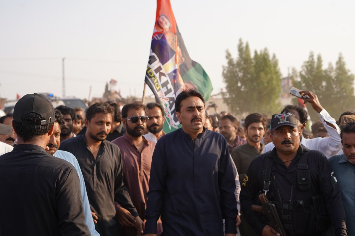 Peoples of all age and gender have massively participated in Hyderabad Jalsa to pay homage to the #ShuhadaEJamhuriyat — 

Wazir-E-Azam <a href="/BBhuttoZardari/">BilawalBhuttoZardari</a> ♥️🖤💚