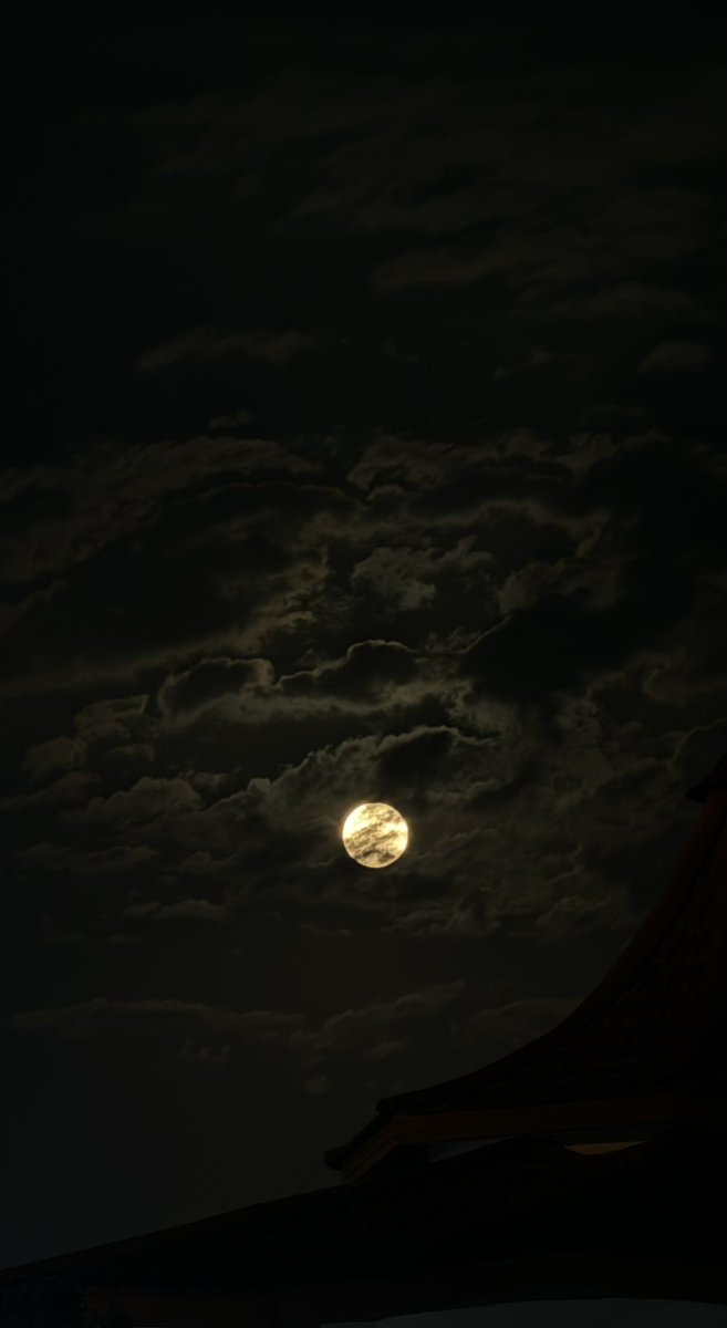 shimashots's tweet photo. Good night fams, with full moon 🌕
#NFT_Support #mobilegraphy https://t.co/jqceu3ruvK