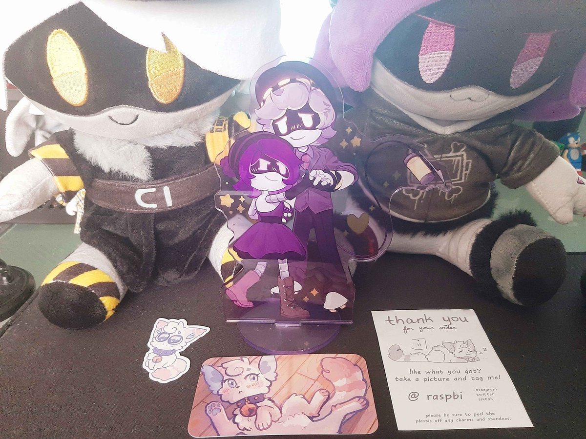 Some time ago I bought this lovely Nuzi acrylic stand and it just arrived, it's beautiful AAAAAAAAAA <333333

Mady by <a href="/raspbi/">raspbi ♡</a>