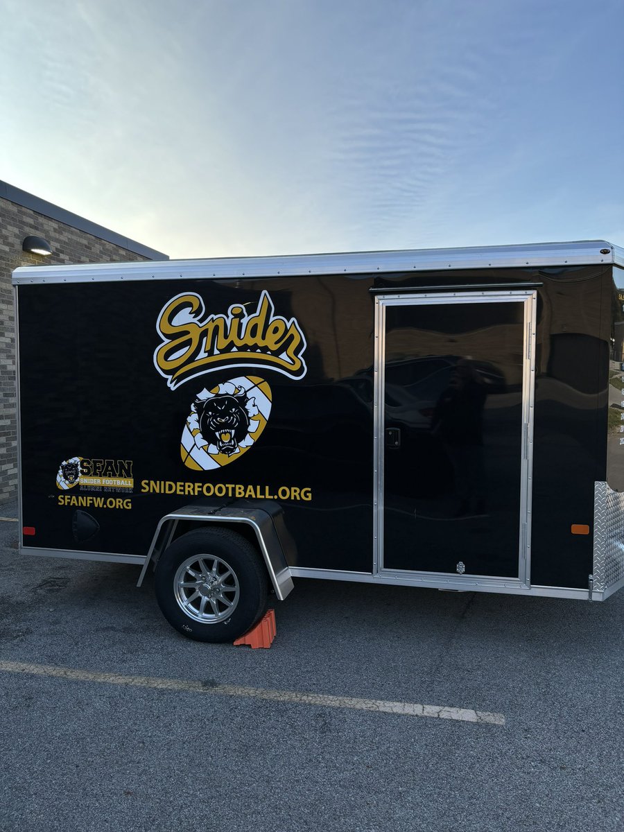 Huge thanks to <a href="/SniderFANFW/">SFANFW</a> and our football alumni group for the new trailer.  Old guys loving up the new guys!  #footballfamily