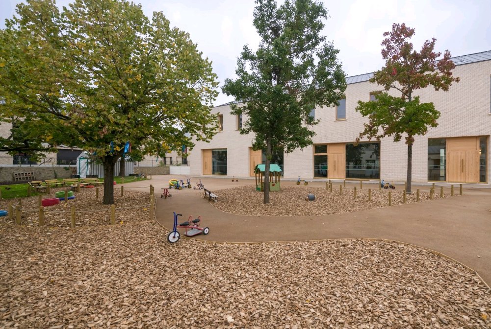 La <a href="/Caf_Yvelines/">Caf des Yvelines</a> reste un partenaire financier incontournable des collectivités. J'ai ainsi participé avec Didier Grosjean à l'inauguration du nouveau bâtiment périscolaire Lully-Vauban de la Ville de Versailles pour lequel nous avons versé une subvention de 300 000 €.