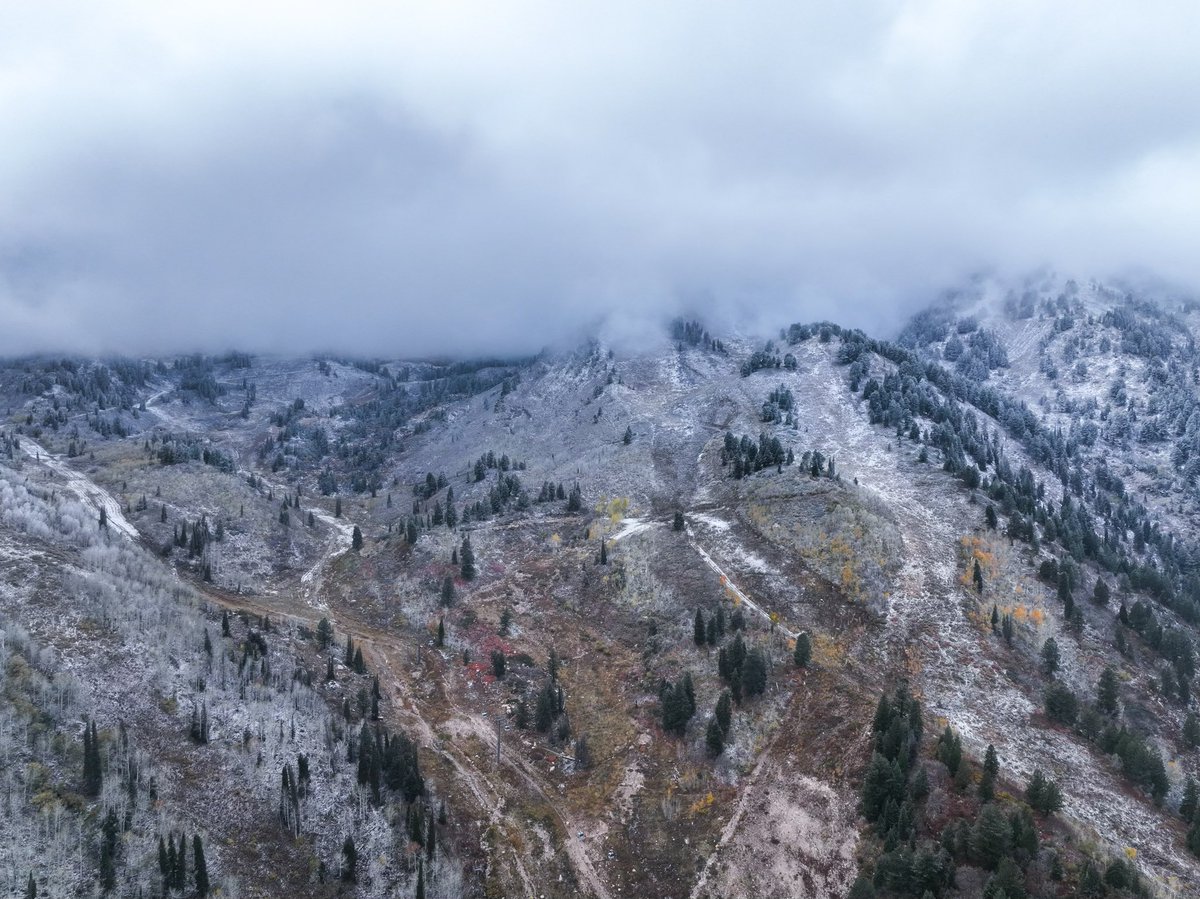 SnowbasinResort's tweet photo. Fresh snow on the mountain has us dreaming of opening day! The next 42 days can’t go fast enough - buckle up for November 29th at Snowbasin! 🎿🤩
#winteriscoming #snowbasin #skiutah https://t.co/LTrwDd5Ezs