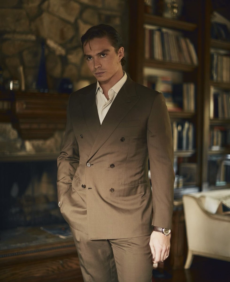 CHRIS ⭐️ 

NOT Nicholas Alexander Chavez

21+. Model/Actor. Friendly and open to SLs. Love hanging out and making memories with friends. Can be NSFW and SFW. Possibly ships with chem but currently MS. Always down for fun. Want to avoid stress and drama. DMs open. 

RT &amp; LIKE