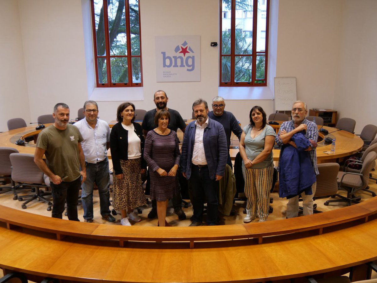 O pasado mercores mantivemos unha reunión co <a href="/bngparlamento/">BNG - Parlamento galego</a>, representado polos deputados <a href="/LuisBaraGz/">Luis Bará Torres</a> e <a href="/MontseValcarcel/">Montse Valcárcel</a>
 
Falouse de cuestións relacionadas cos montes veciñais, solicitándolles a presentación de iniciativas parlamentares sobre as mesmas.

orgaccmm.gal/comunicados/re…