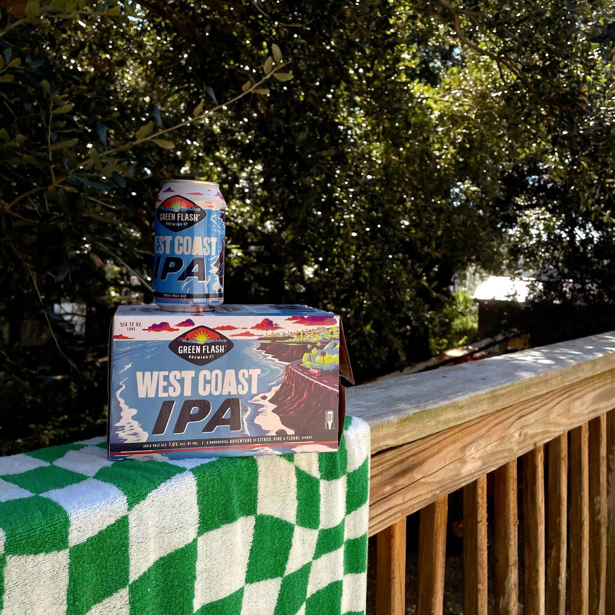Head into the weekend in endless summer style with our West Coast IPA. ☀️🍺