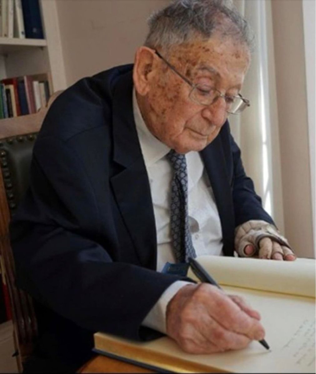 Earlier this evening, Yehuda Bauer passed away, one of the greatest Holocaust historians of our time. In this video, he discusses Holocaust distortion, its various manifestations over the years and in different places. May his work continue to be read. t.ly/5LWI7