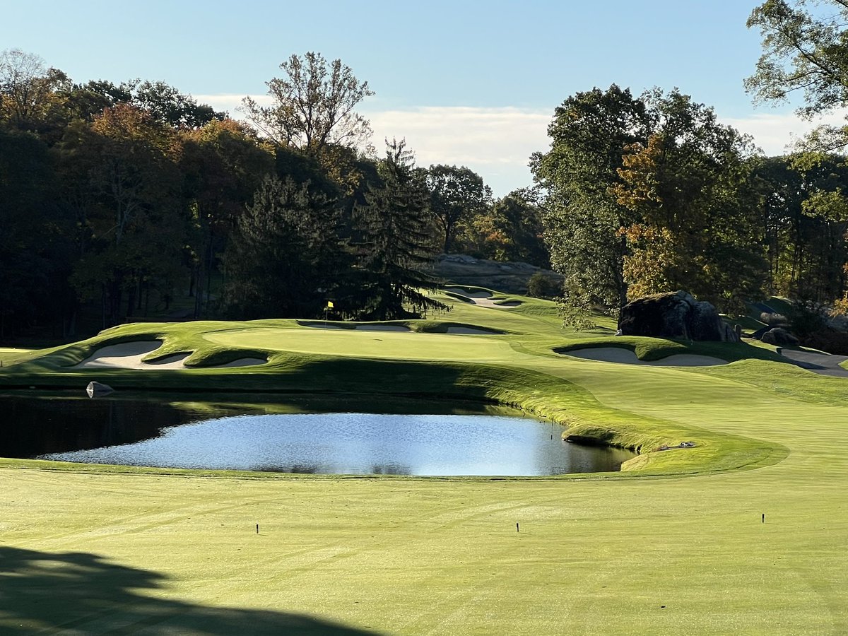 jim_pav's tweet photo. Fairview’s second hole: a 591 yard par five with water coming into play on the third shot. Such a great hole! #fairview #greenwich #golf #golfphotography #parfive #golflife #turflife #fallgolf https://t.co/KMhsn2Mec5