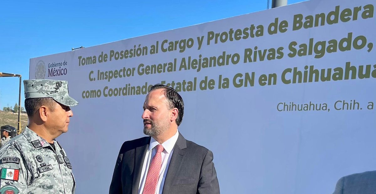 segegobchih's tweet photo. Santiago De la Peña @santiagodelap, Secretario General de Gobierno, en representación de la Gobernadora @MaruCampos_G, asistió a la Toma de Posesión y Protesta de Bandera del Inspector General Coordinador Estatal Alejandro Rivas Salgado en el Batallón de Guardia Nacional. https://t.co/2kYmFYHky2