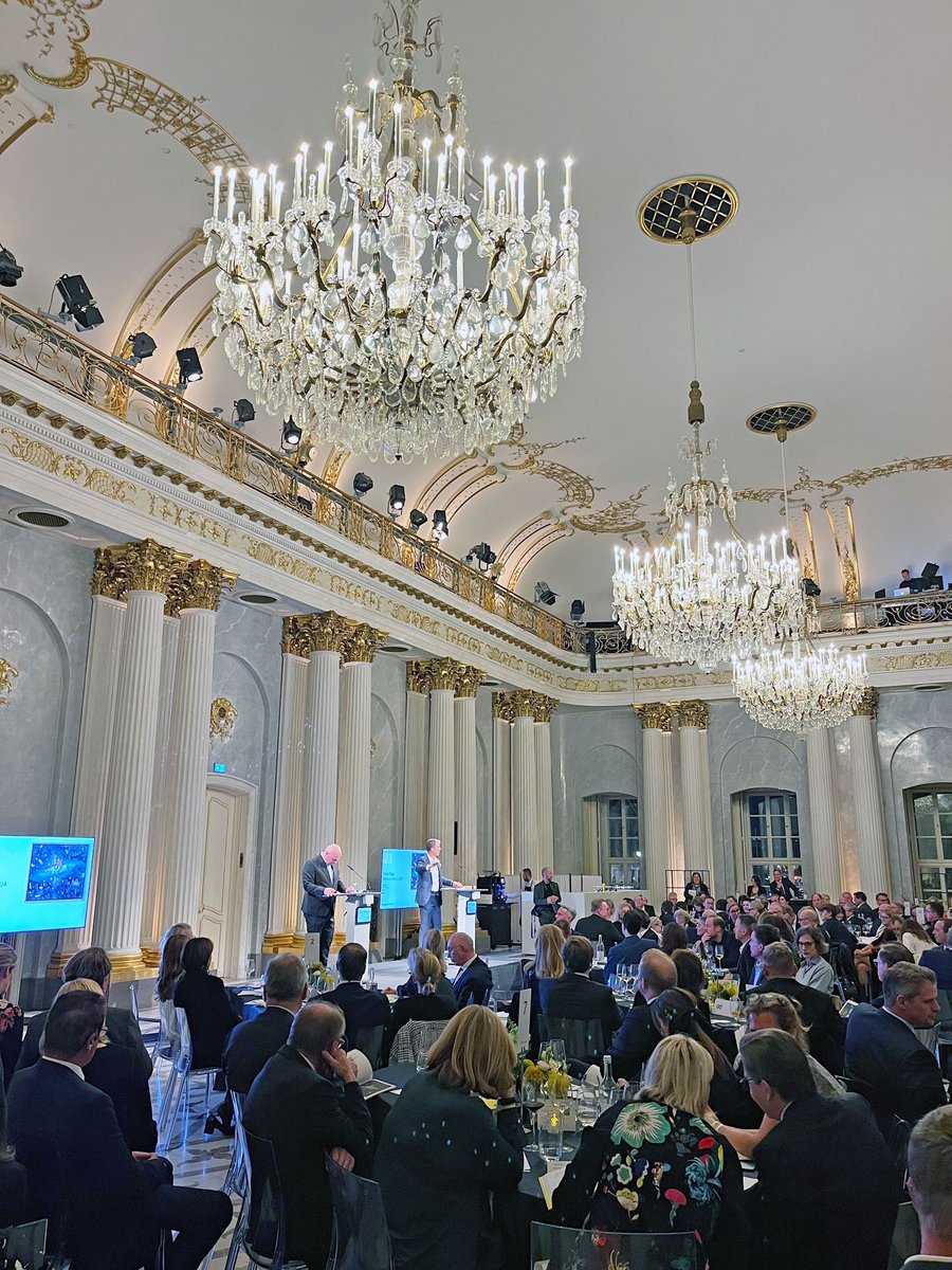 studio asisi tweet media