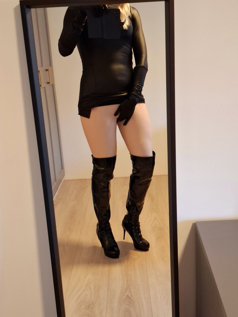 So are we sure this dress is not too short?

#femalemask #femalemasking #femalemaskingfetish #masking #maskfetish #roanyer #crossdress #crossdressing #maletofemale #silicone #genderfluid  #siliconemask #siliconedoll