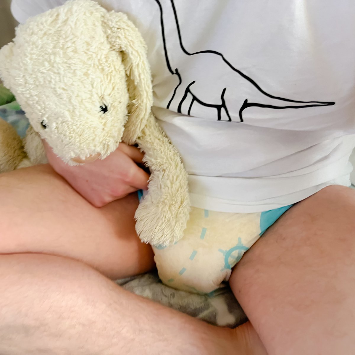 littleboymark1's tweet photo. Smudge is helping with nappy checks this morning but I think it’s been a dry night for me 😋

#abdl #Diaperboys #diapercheck #bedwetter https://t.co/eyYZyrHMYn