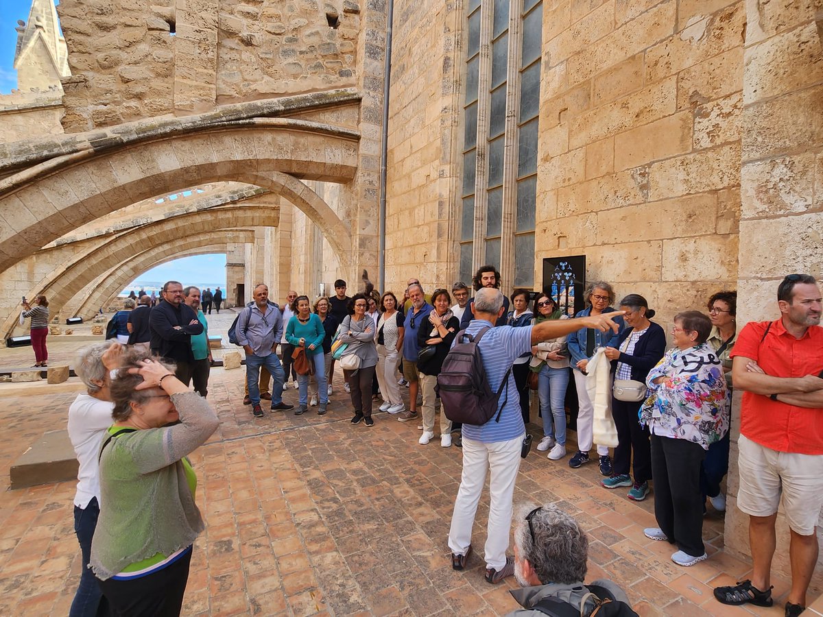 Mallorcat's tweet image. Avui la delegació de #Palma de l'@obraculturalbalear ha repetit la visita a la Seu i el terrat amb les persones que divendres 11 d'octubre quedaren en llista d'espera. #PerPalmaCadaMes. Les fotos són de Francisca Niell Llabrés .