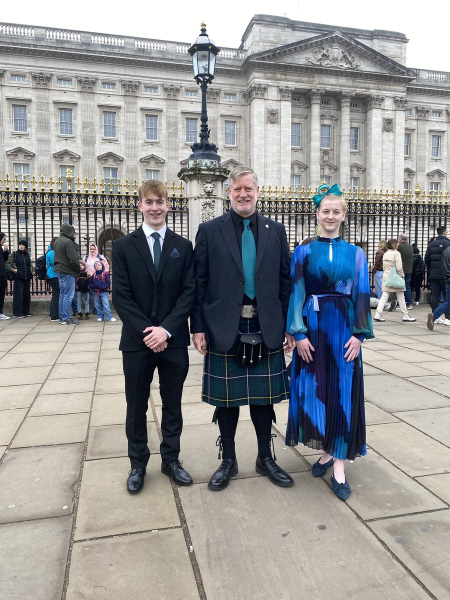 StevieCarr66's tweet image. What an amazing day! Inside Buckingham Palace to pick up an MBE with my kids, and chatting with the Princess Royal about my work with @DniproKids 😁