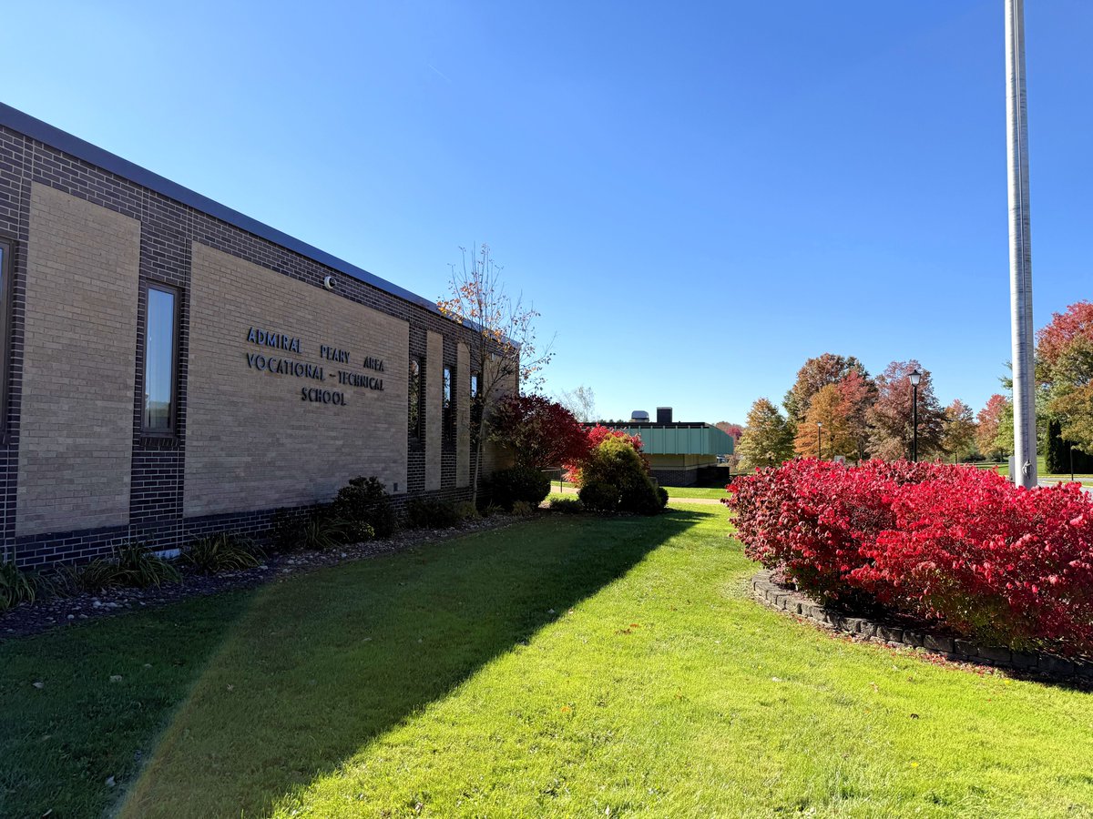 PAProStart's tweet image. PRLA staff members Hope Sterner &amp;amp; Andrea Trubiano stopped by Admiral Peary Area Vo Tech School yesterday just in time to see the culinary students prepping a catering menu for their school board meeting. On the menu? Caramel apple cupcakes &amp;amp; cookies. Yum! 😋🍎🧁🍂 #MadeInProStart