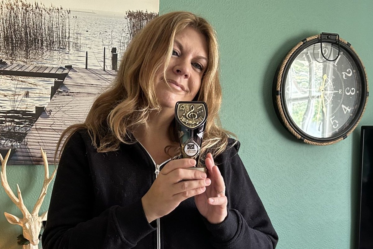 CONGRATULATIONS @HelenaMace

We have today presented Helena with her UK Country Music Award for UK Country Artist of the Year