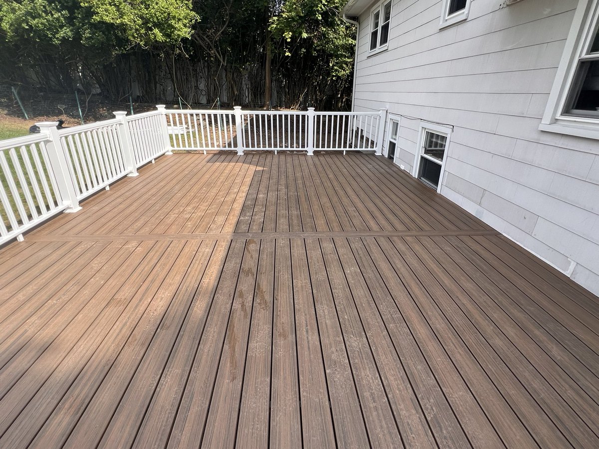 Wow! Check out this large <a href="/trexdecking/">paul lin</a> in Toasted Sand color with white pvc railing the customer chose for their home.  Call us for your #deckbuilding needs. #trex #pvcrailing #toastedsand