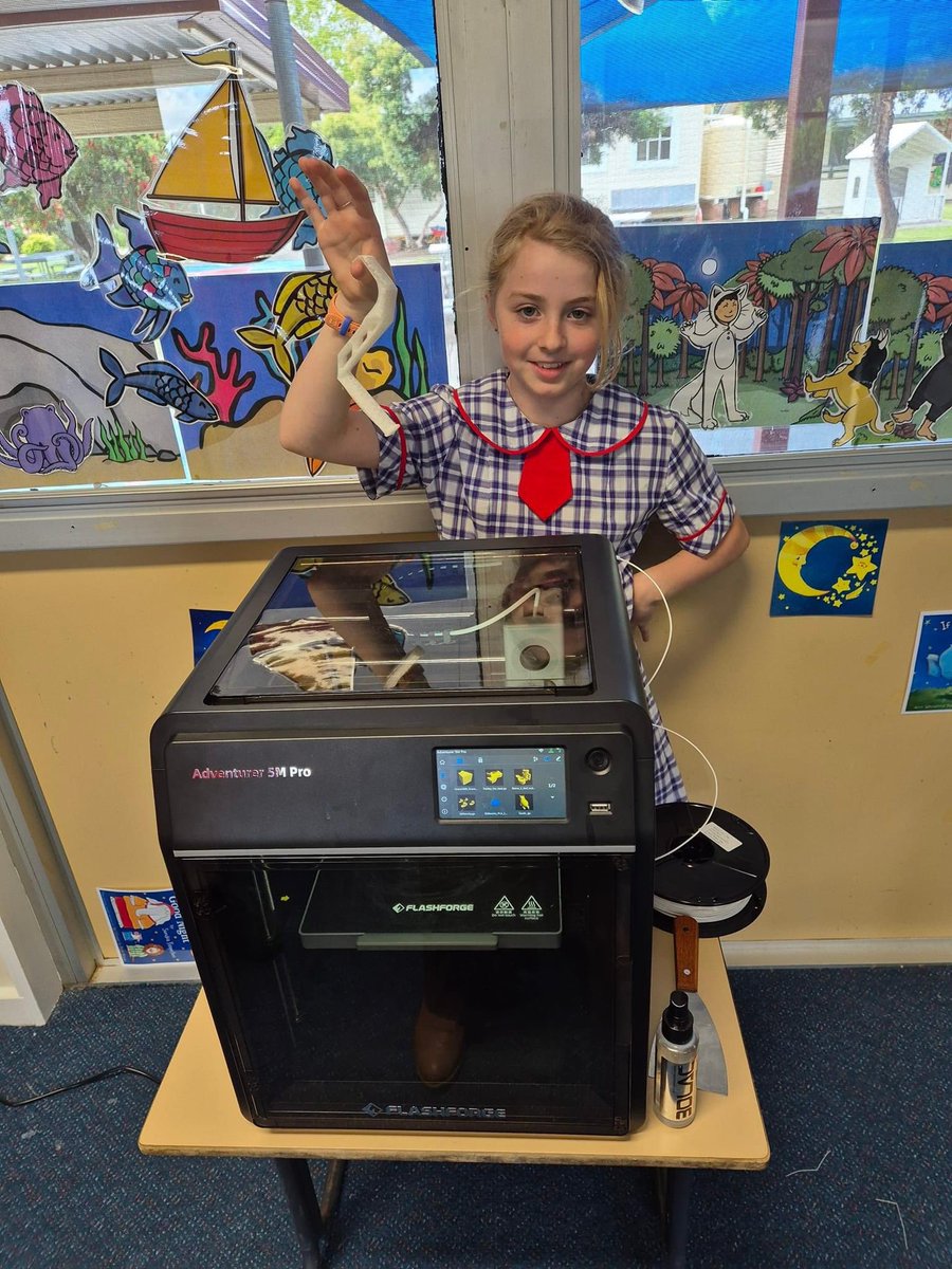 Moonbi Public School students are outstanding problem solvers who get things done! Grace, one of our clever students, realised the white filament did not fit on the 3D printer so she used another 3D printer to make a separate arm to attach to the spool. Well done, Grace!