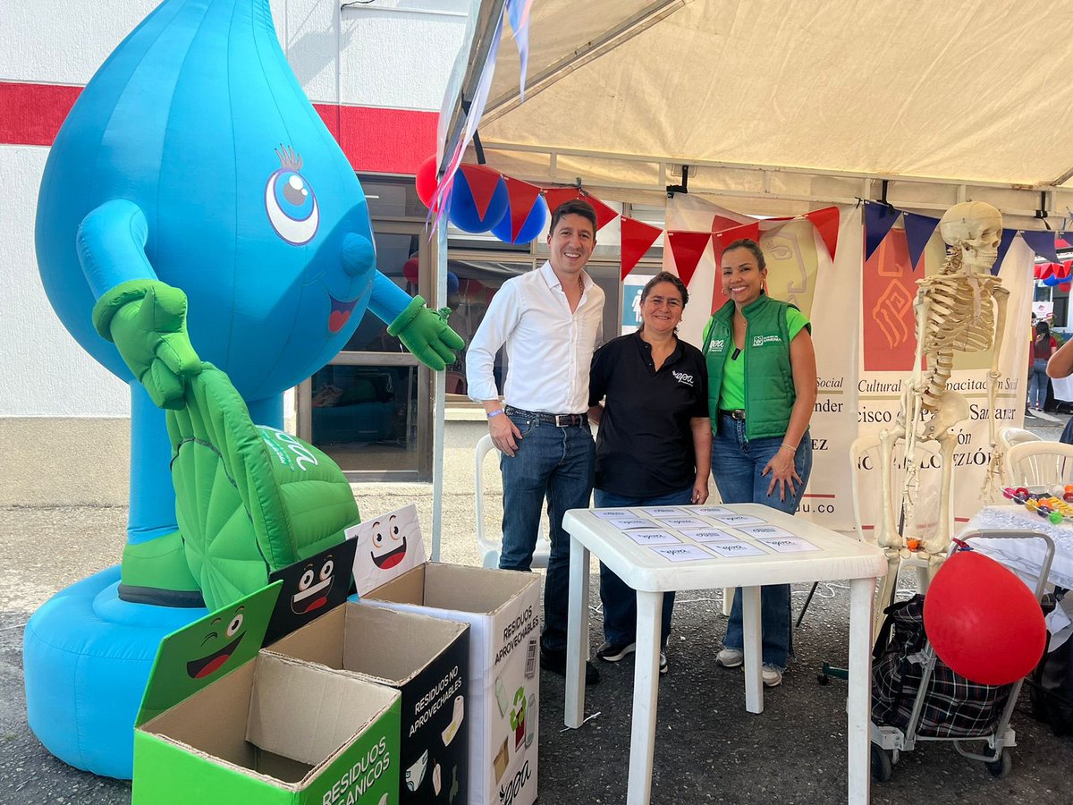 EPAESP's tweet photo. 💧A través de la Oficina de Gestión Social y el Programa de Uso Eficiente y Ahorro del Agua, participamos en la Tercera Feria de Servicios Educativos, promoviendo el manejo adecuado de residuos y la cultura ciudadana responsable mediante talleres y actividades interactivas.✅ https://t.co/pSzRVqie09