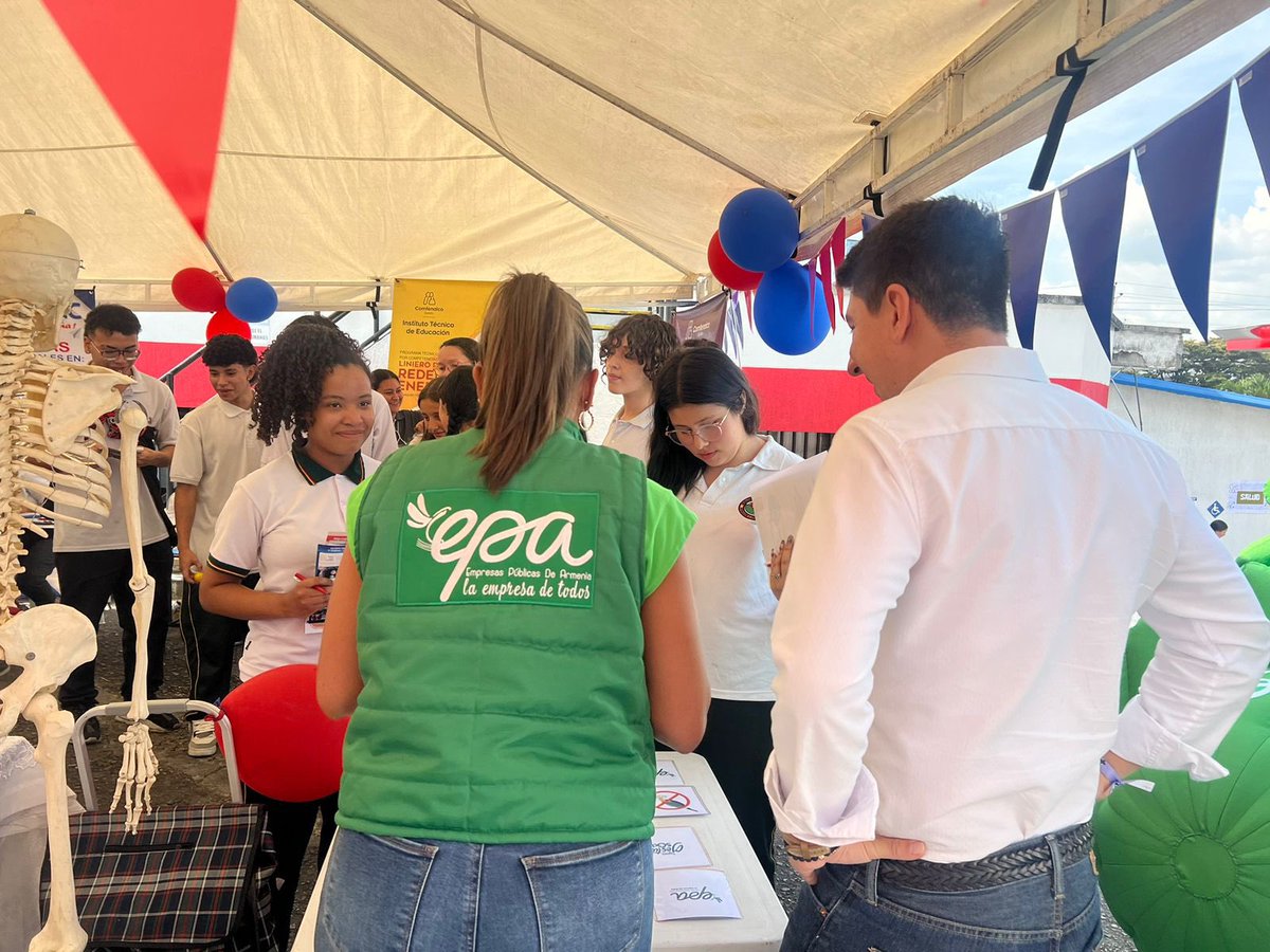 EPAESP's tweet photo. 💧A través de la Oficina de Gestión Social y el Programa de Uso Eficiente y Ahorro del Agua, participamos en la Tercera Feria de Servicios Educativos, promoviendo el manejo adecuado de residuos y la cultura ciudadana responsable mediante talleres y actividades interactivas.✅ https://t.co/pSzRVqie09