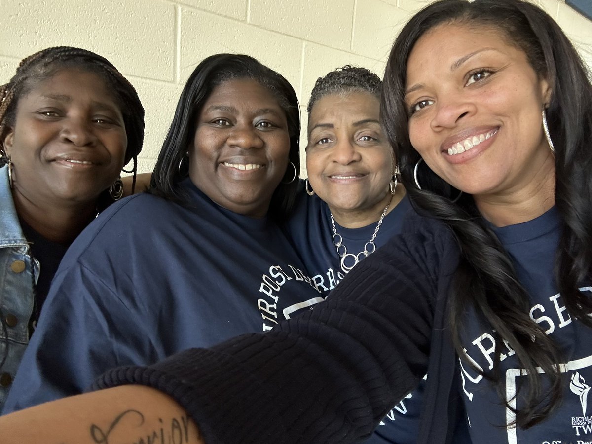 TriyaFordtough's tweet photo. I’m officially Purpose, Driven , and Tech Savy thanks to my magnificent Principal @DrBrendaMack @RichlandTwo Thank you for your support to the office professionals! 👏👏💜🩶 https://t.co/fbClDc7Yi2