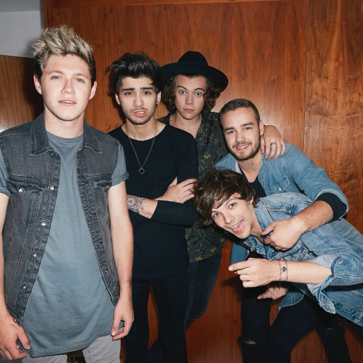 chartdata's tweet image. One Direction now ties as the highest charting group in global Spotify Top Artists chart history.

They join BTS and BLACKPINK (#2).