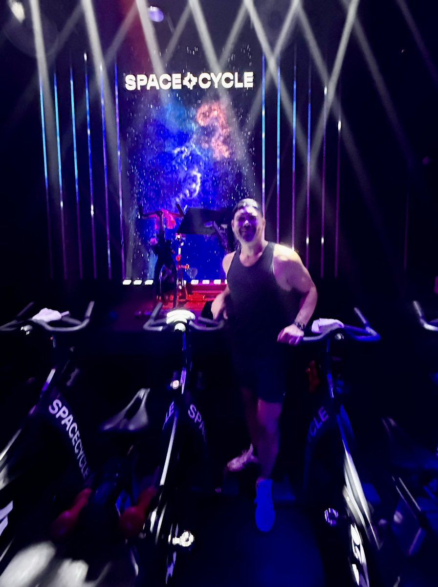 ERDocBrown's tweet image. That time I took spin class called "Space Cycle" in Paris...

Strobe lights, fog machines, EDM... and all in French. 

**Gauche gauche gauche droit gauche**

**Allons-y! Allows-y!**

#Spinclass
