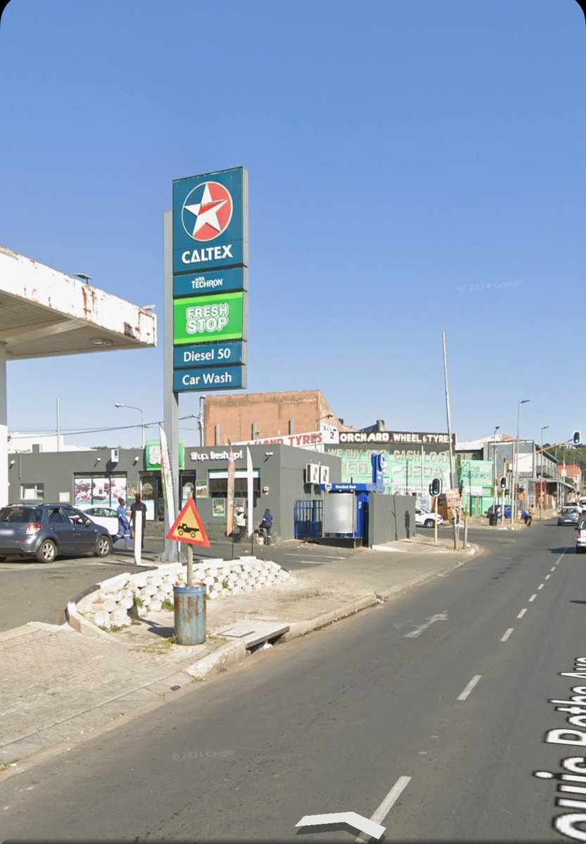 brizchimz's tweet photo. @_Diliza_ Try the one at Caltex up the road. The guys there do a proper job. Also 24 hours https://t.co/KtXIowbE3w