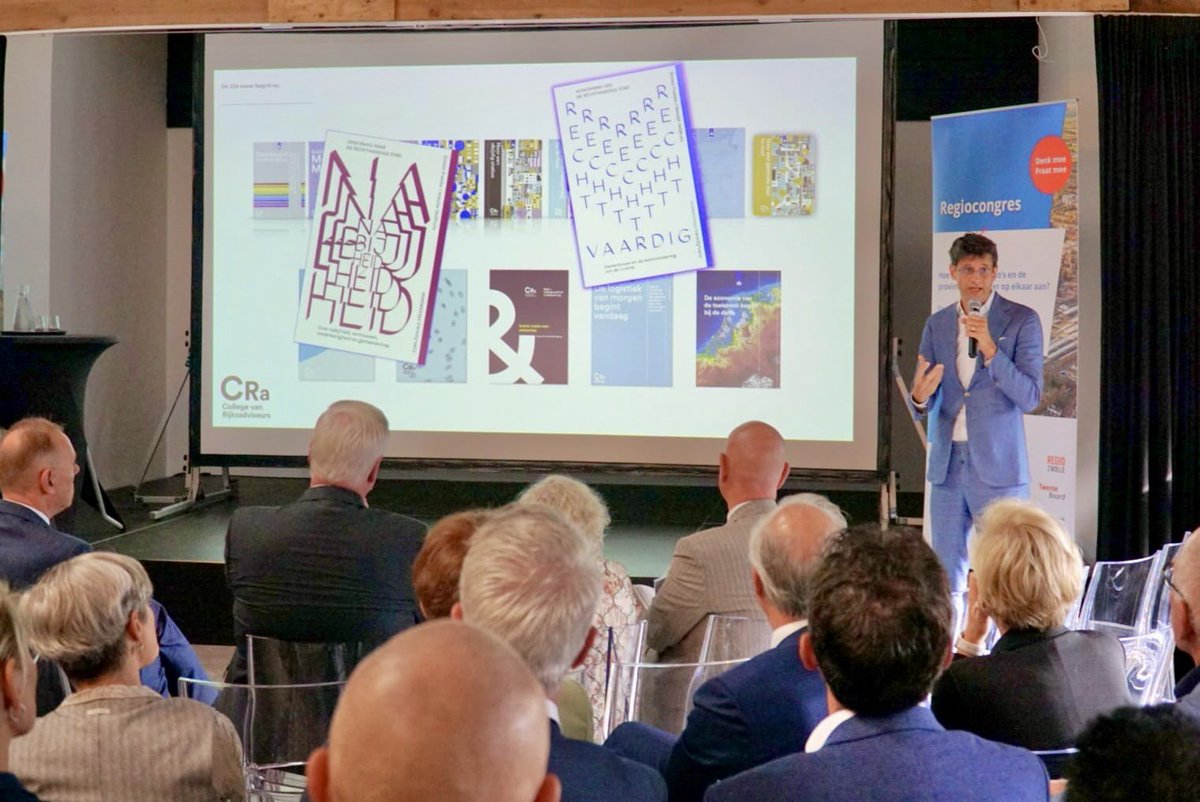 AndriesHeidema's tweet photo. GLUREN BIJ DE BUREN.
We zijn vaak erg druk in en met onze eigen regio.
Deze week een inspirerende ontmoeting van bestuurders uit @ProvOverijssel @Regio_S3H  @TwenteBoard en @RegioZwolle  LEREN van elkaar en bekijken wat we SAMEN hebben op te pakken. Voor herhaling vatbaar! https://t.co/2QBUyBTTiE