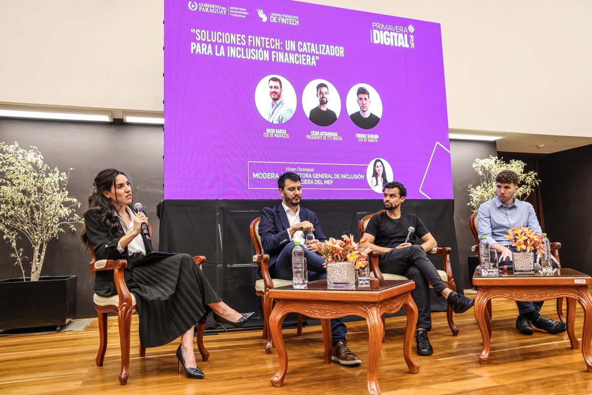 MEF_Paraguay's tweet photo. "La tecnología es clave en la transformación del sistema financiero". El ministro @cgfernandezv destacó en el evento #PrimaveraDigital cómo las fintech y la innovación seguirán impulsando la inclusión y el desarrollo. 🌐💡
➡️ https://t.co/KvYDIMatuU https://t.co/zsVntRuyK3