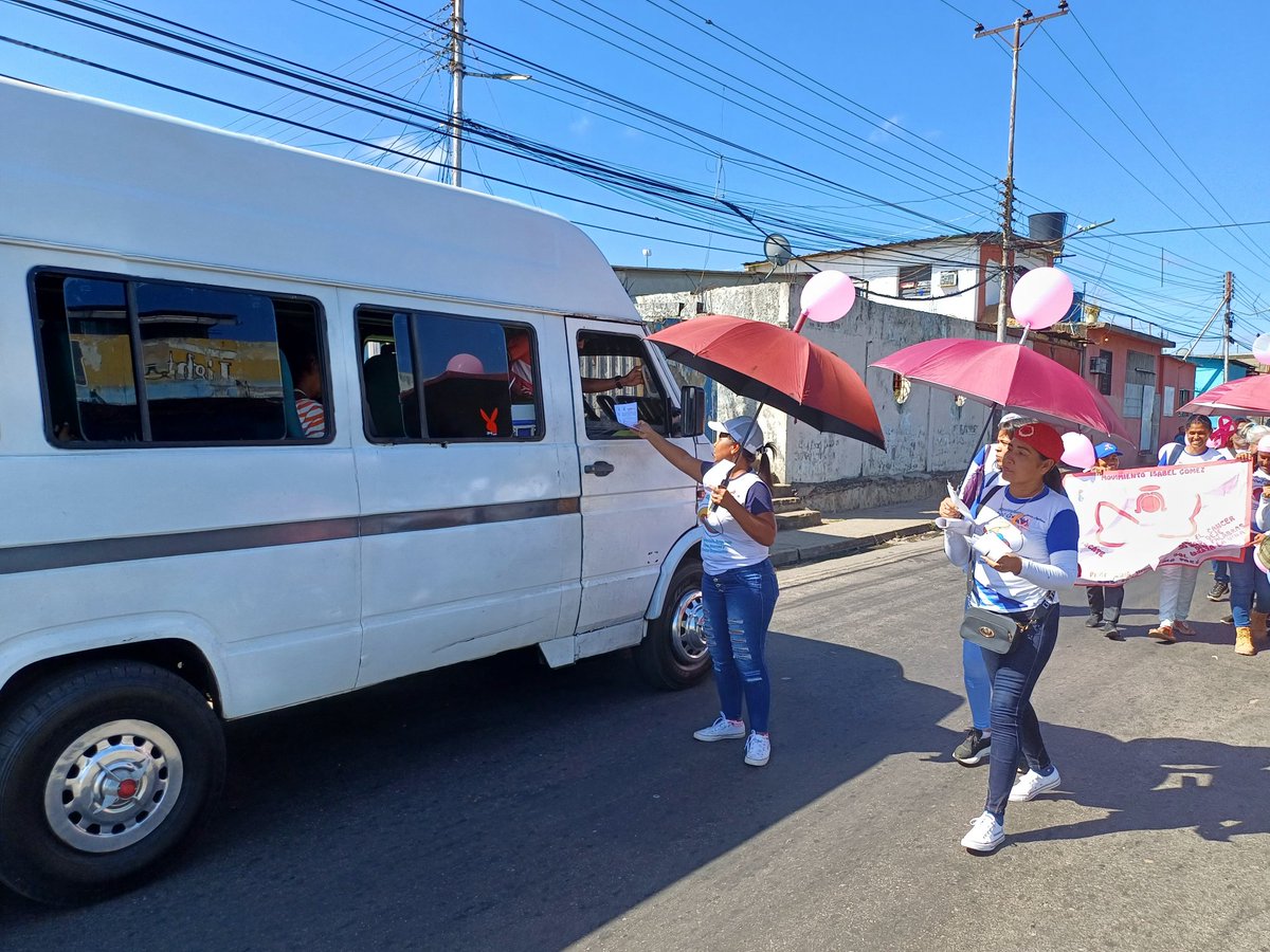 MVistaalsol's tweet photo. Volanteo Informativo en la parroquia vista al sol a la altura del los bomberos conmemorando el Día Mundial  de Lucha contra el Cáncer de Mama.

#CiudadGuayanaParaVivir
@OviedoPSUV
@MSV_CaroniOfic https://t.co/GmUhLa8R1A