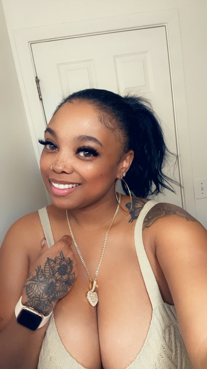 I usually don’t smile in pics but here’s one for y’all 😁