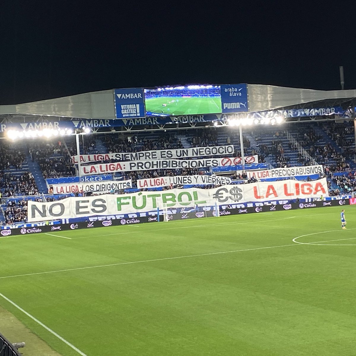 𝐍𝐎 𝐄𝐒 𝐅𝐔́𝐓𝐁𝐎𝐋, 𝐄𝐒 𝐋𝐀 𝐋𝐈𝐆𝐀

Las protestas del <a href="/Alaves/">Deportivo Alavés</a> contra el fútbol entre semana y los precios abusivos.