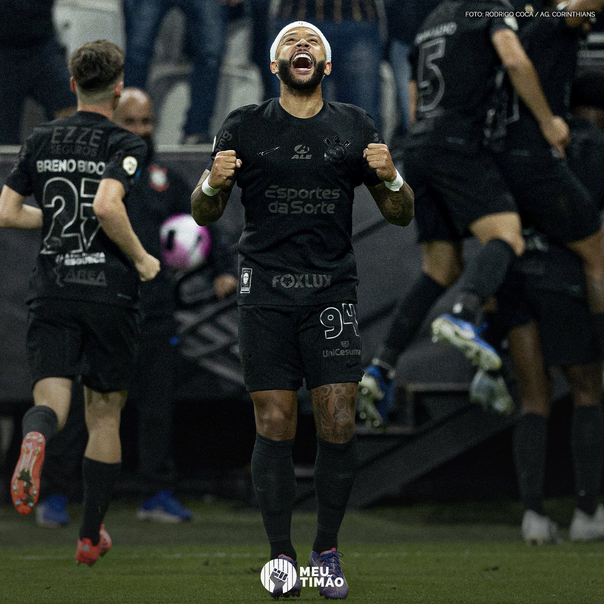 MeuTimao's tweet photo. A pedido do elenco, o Corinthians vai utilizar mais a camisa II em jogos na Neo Química Arena 🖤 https://t.co/ROzLowgIu6