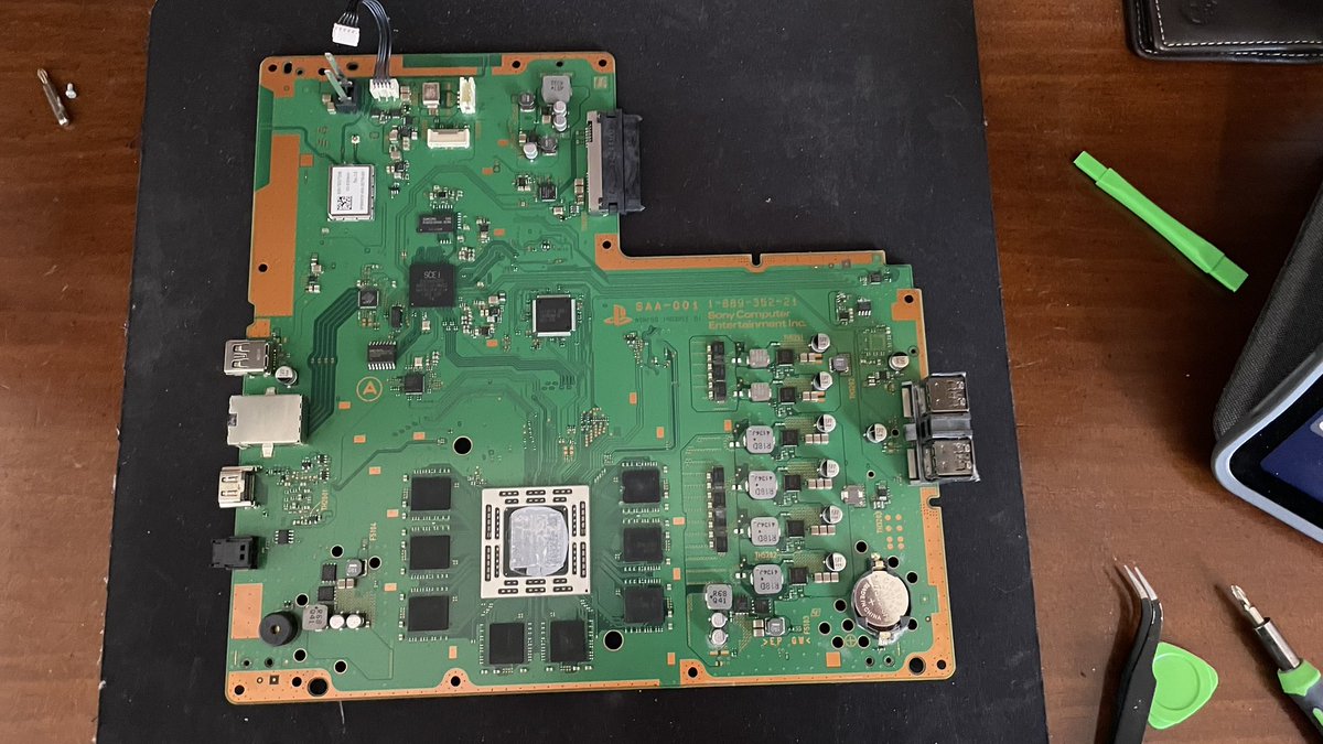 Maned_howler's tweet photo. Spent two hours making my PlayStation 4 sound less like a jet engine https://t.co/F35gWmsmS8