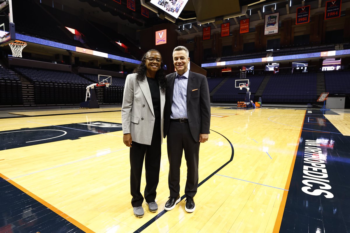 UVAMensHoops's tweet photo. The man who gave us everything he had for 15 years 
🧡💙

🔶⚔️🔷#GoHoos https://t.co/PWYRmMPWsb