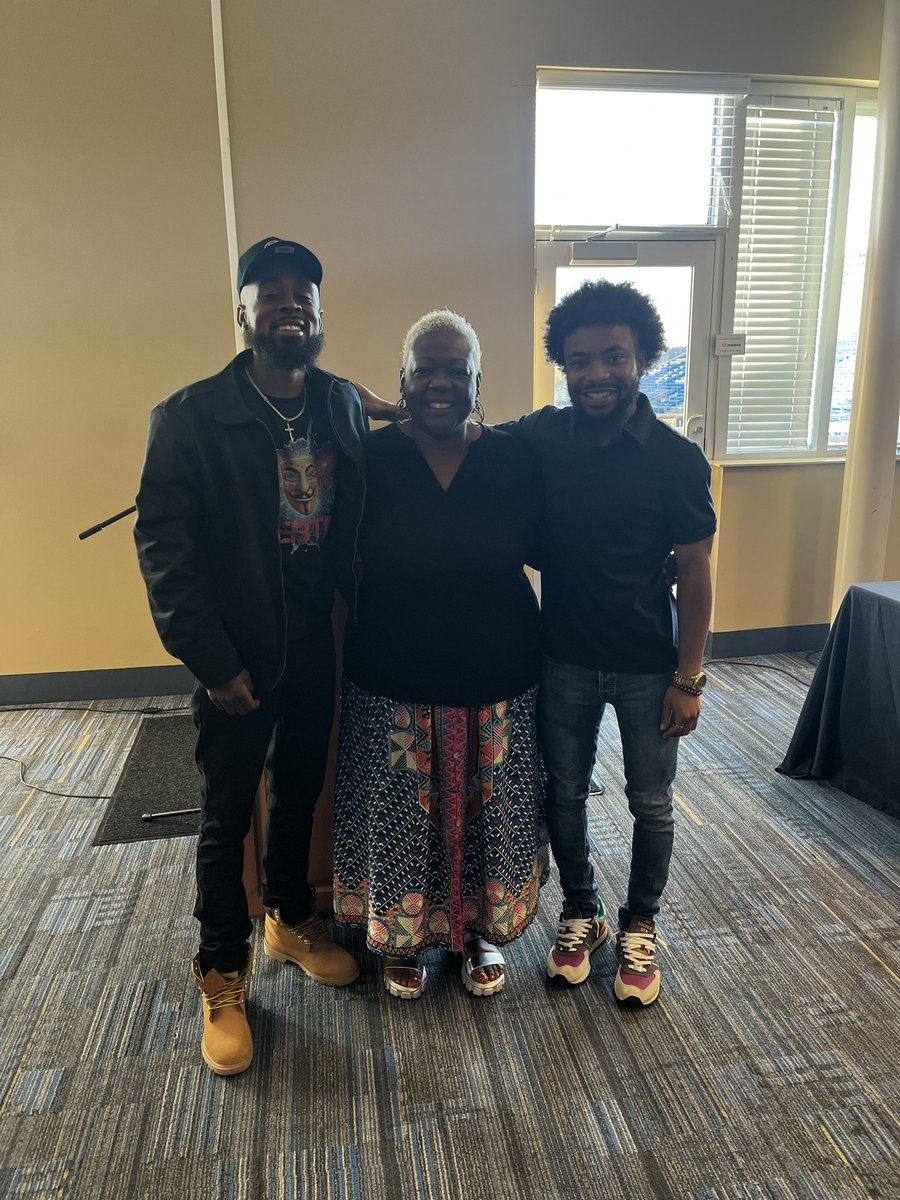 WebtiesWorld's tweet photo. Special Thanks &amp; Love to #WildcatWallstreet  and @FVSU 📚for having us speak today on the Evolution of Currencies
🪙💹💹 We are the future so we must Adapt and continue Learning, Growing, &amp; Connecting 🕸🌎👤

#WebTies https://t.co/CGIvt9SrcE