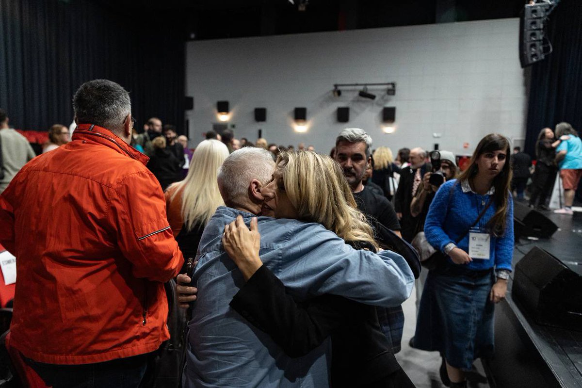 Yolanda_Diaz_'s tweet photo. Quiero felicitar de forma especial a mi querida @USangil por la fuerza y el cariño que le pone al trabajo de ganar derechos y caminar hacia la igualdad y libertad.

Felicidades por estos años al frente de @FELGTBI. Estoy segura que seguiremos avanzando juntas. https://t.co/nb5kj0mjOK