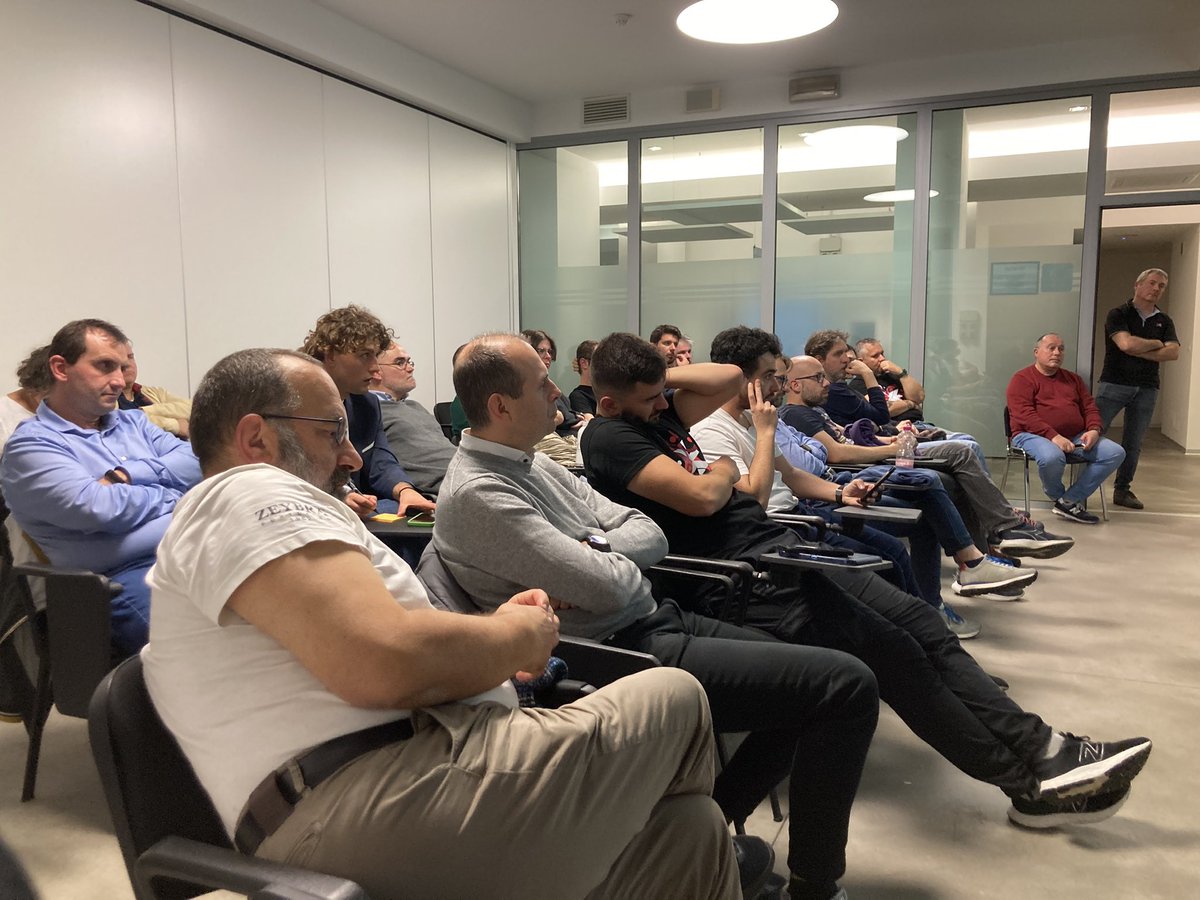dmorosinotto's tweet photo. So many people come
this evening at our @xedotnet event to learn about @angular Signals (in my session 🤓) and now are following @giorgio_boa talking about #React 19 - we are all #devfriends 🇮🇹 ❤️ community https://t.co/nKncyBTqjD