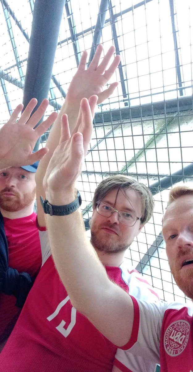 smatterdk's tweet photo. @JanEliazzen @xorrox_dk @mikaelmilhoj @CphSecure @FCKobenhavnLIVE VI ER ÆGTE SE OS LIVE https://t.co/GKKodMzk4X
