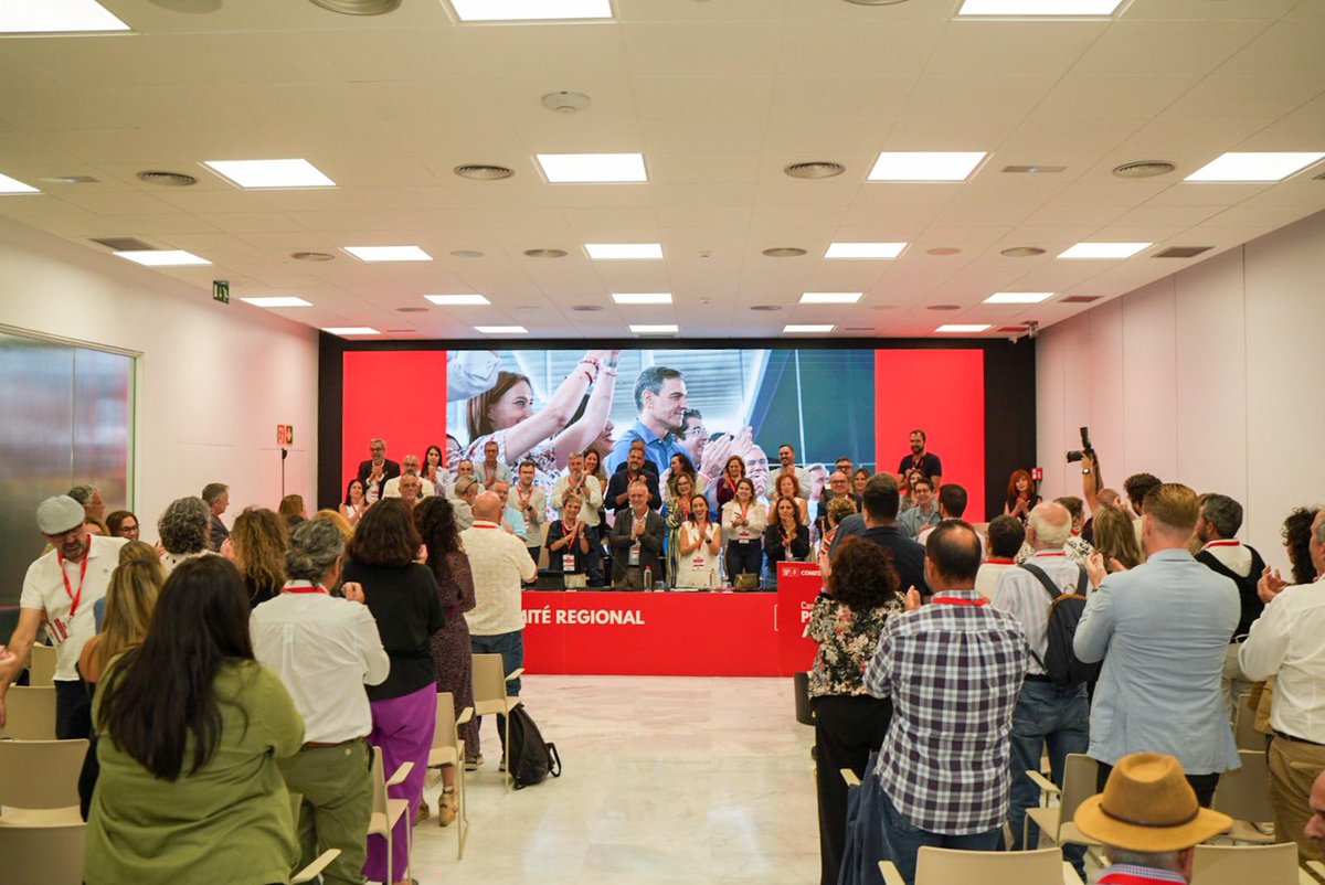 NiraFierro's tweet photo. Hoy hemos convocado nuestro 15 Congreso regional para el 24,25 y 26 de enero en Tenerife. También hemos trasladado el cariño y apoyo de todo el PSOE de Canarias a nuestro Secretario General y Ministro, Ángel Víctor Torres. Gracias siempre, Ángel. https://t.co/h4rq26uO6V
