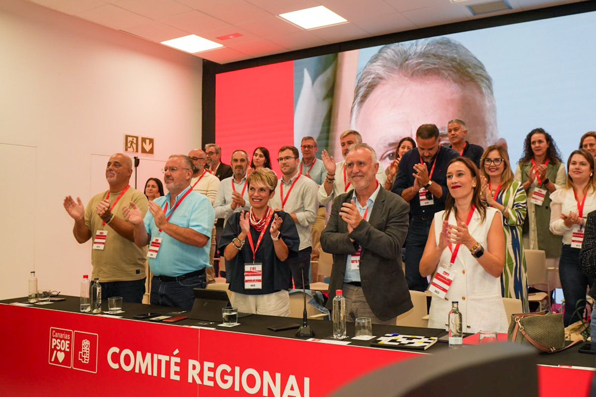 NiraFierro's tweet photo. Hoy hemos convocado nuestro 15 Congreso regional para el 24,25 y 26 de enero en Tenerife. También hemos trasladado el cariño y apoyo de todo el PSOE de Canarias a nuestro Secretario General y Ministro, Ángel Víctor Torres. Gracias siempre, Ángel. https://t.co/h4rq26uO6V