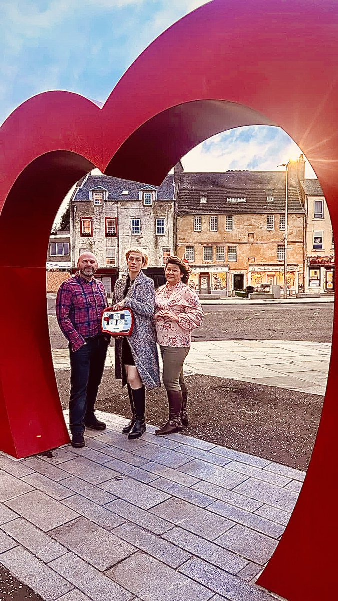 AS5Foundation's tweet photo. The Foundation visited @LtdMerchants on Kirkcaldy High Street this evening and would like to thank Marzena for accepting our latest Defibrillator. 
Marzena had been looking to add a defibrillator unit into the local community and we were grateful to work together in supplying https://t.co/oWud6Ej0qE